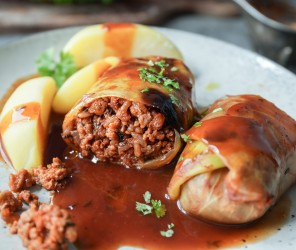 Vegane Kohlrouladen mit Reis-Hack-Füllung