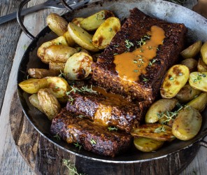 Veganer Protein Hackbraten mit Rahmsosse