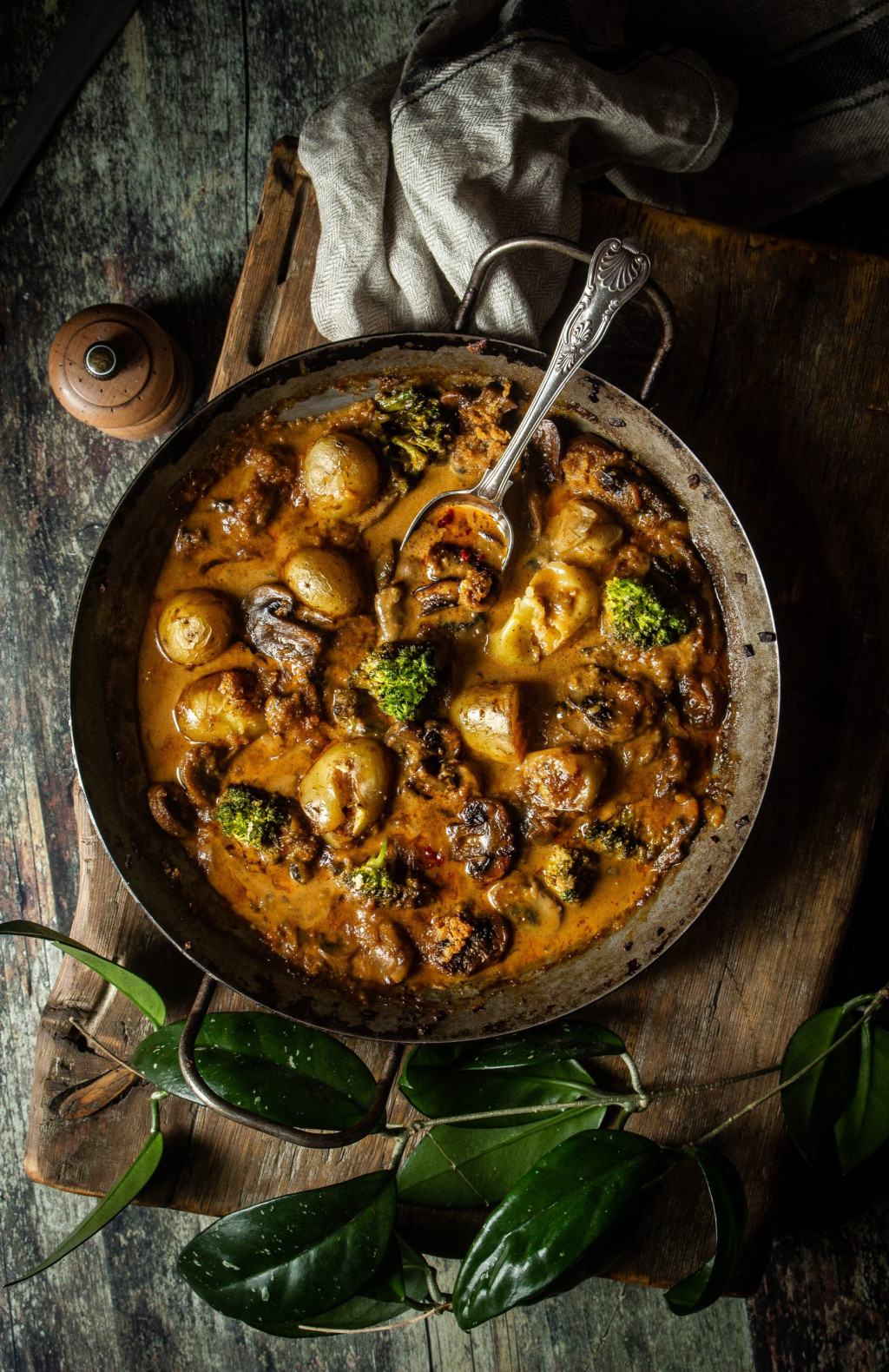 Brokkoli Pilz Pfanne mit veganer Sahnesosse Brokkoli Pilz Pfanne mit veganer Sahnesosse