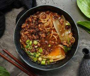 Thai Ramen mit Tofu-Hack