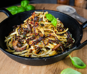 Vegane No-Meat Pasta mit Chili-Kräuterbutter
