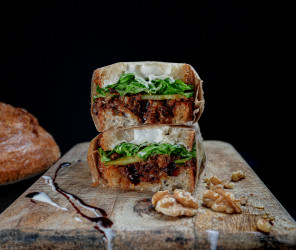 Veganes Walnuss-Hack Sandwich