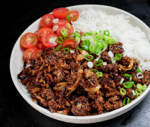 Veganes Blumenkohl-Hack mit karamellisierten Zwiebeln