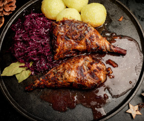 Vegane Gänsekeulen mit "No-Bratensauce"