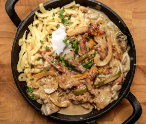 Vegane Gyrospfanne mit Spätzle